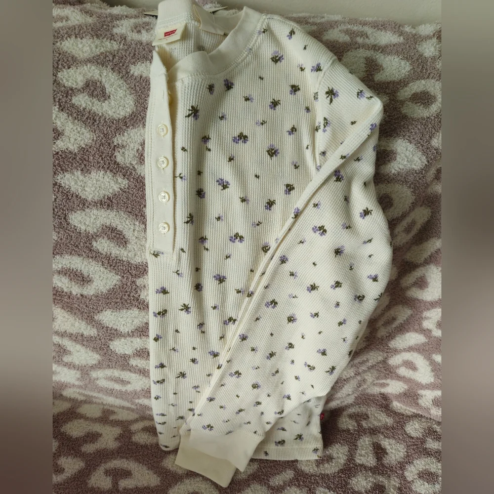 New LEVI women top, size L - Picture 2 of 3